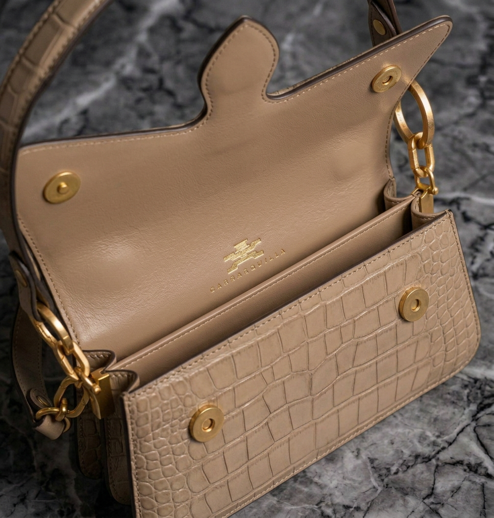 Carrasquilla Baguette – Leather Shoulder Bag – Arena